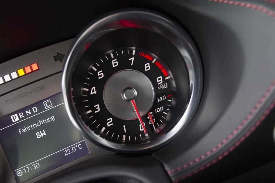  Mercedes-Benz SLS AMG GT 2013 года  (фото 64 из 110)